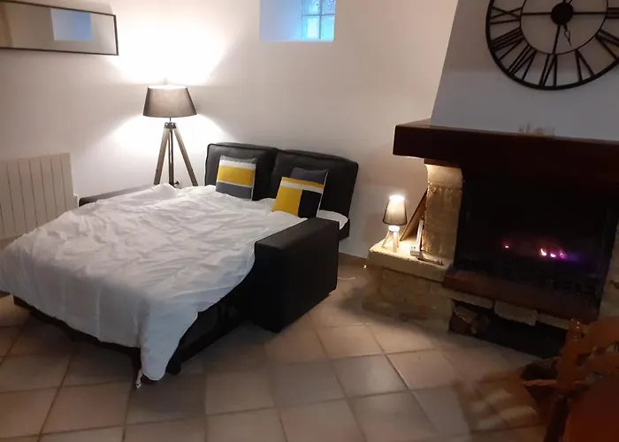 Dans La Maison D\'A Cote
